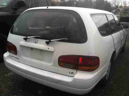 1995 Toyota Camry LE Wagon 4-Door 2.2L, image 7