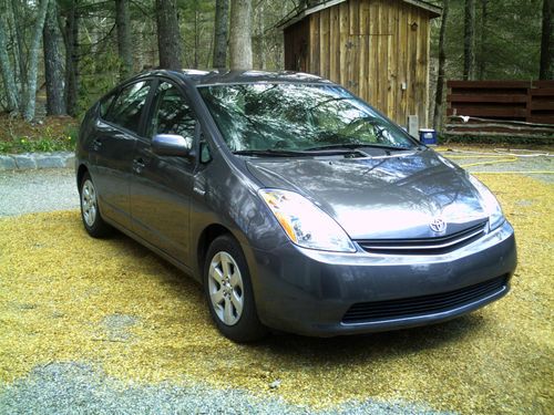 2009 toyota prius 4 door hatchback, leather, gps, new tires, 6 cd, great car