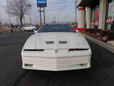 3.8L Single CD Player Leather Upholstery T-Tops Alloy Wheels, image 2