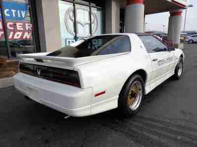 3.8L Single CD Player Leather Upholstery T-Tops Alloy Wheels, image 3