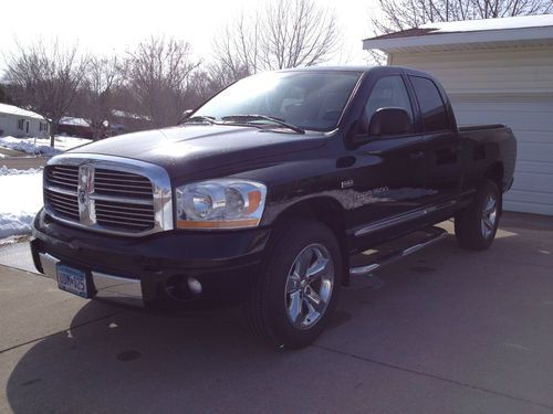 2006 dodge ram 1500 laramie 5 7l hemi, black very good condition navigation