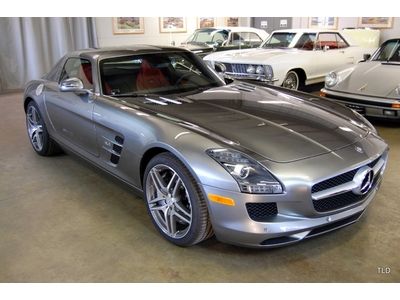 Immaculate mercedes sls amg - 900 original miles - navigation - rearview - ipod
