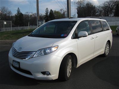 2013 sienna ltd, awd, navigation, dvd, 2nd row captain's, third row. 17013 miles