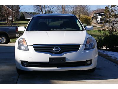 Very clean automatic 2007 altima 2.5 s 31 mpg