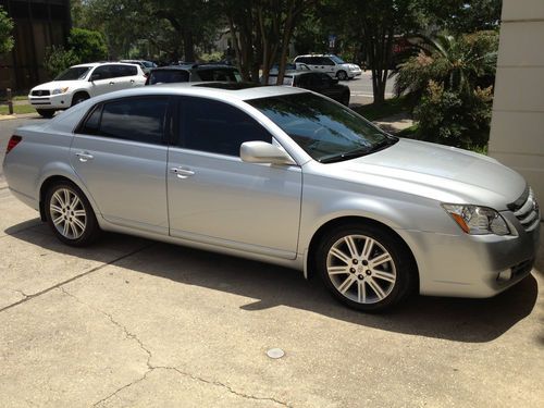 2007 toyota avalon limited. 81k miles. clean vin. no dents. non-smoker. nitris.