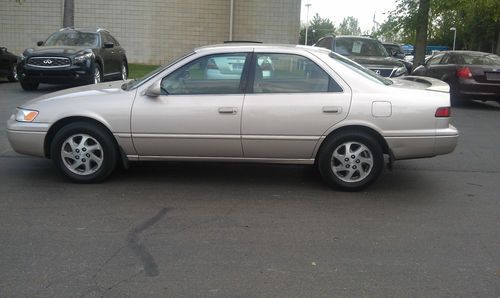 1999 toyota camry le 6 cyl. 3.0l just detailed, good to go runs strong good deal