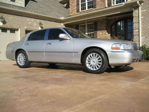 2005 signature series lincoln town car luxury limousine sedan