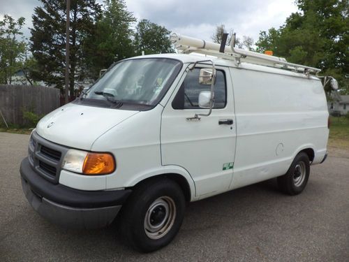 '00 dodge cargo van 1500 ram van ((17k miles)) 3.9l utility van work van no rzv!