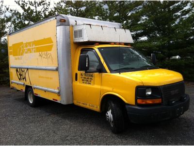 2006 gmc savana g3500 box truck with sleeper must see!!!