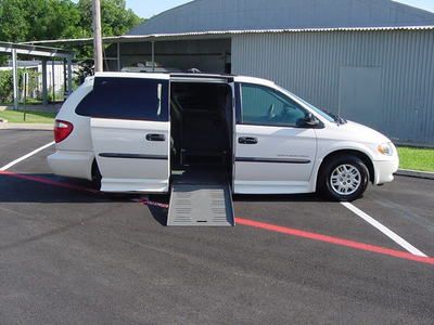 2004 dodge grand caravan se braun entervan handicap wheelchair side ramp van