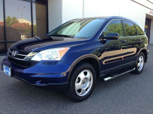 2011 honda cr-v lx 4wd 22k miles perfect condition *no reserve*