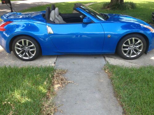 2010 nissan 370z touring convertible 2-door 3.7l