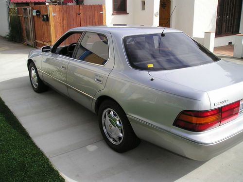 Clean original , garaged lexus ls 400 luxury car