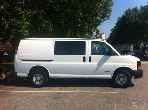 2004 chevrolet express 3500 base cutaway van 6.0l