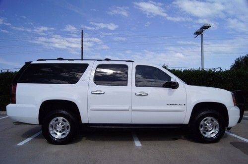 2007 GMC Yukon XL K2500, image 2