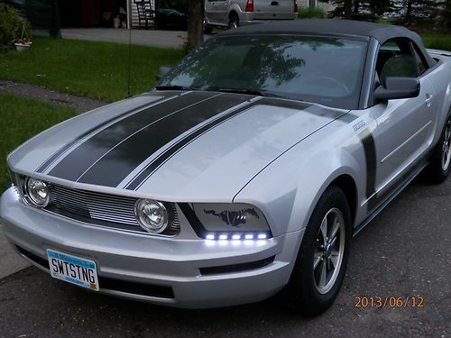 2007 ford mustang premuim convertible 2-door 4.0l