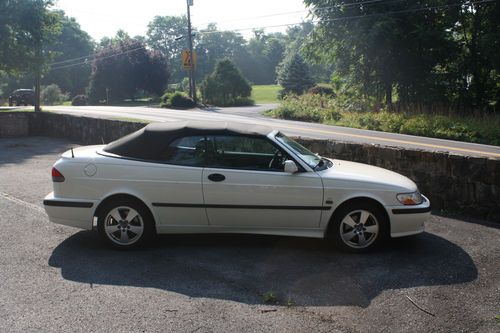 2002 saab 9-3 se convertible 2-door 2.0l, low miles, great condition