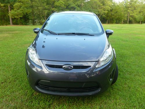 2013 ford fiesta se hatchback 4door. factory warranty!