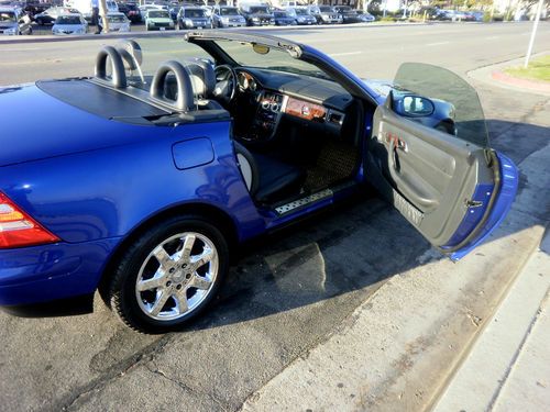 Mercedes SLK230 Hardtop Convertible **CREAM PUFF**, image 2