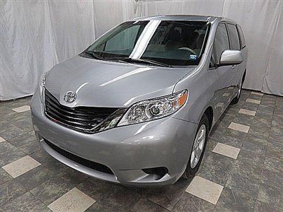 2012 toyota sienna le 33k warranty cd tinted very clean