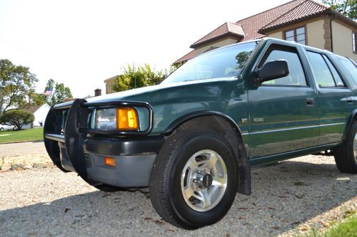 1996 isuzu rodeo ls sport utility 4-door 3.2l