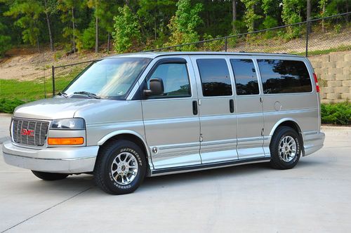 2004 gmc express savana rv conversion explorer / 1 owner / dvd / wheelchair