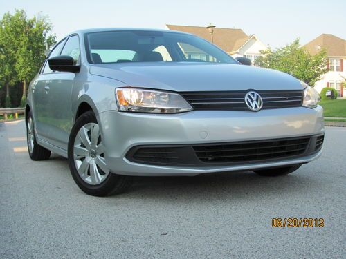 2011 volkswagen jetta base sedan 4-door 2.0l