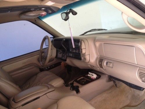 1999 GMC Yukon Denali 4 Door, image 3