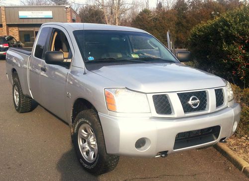 2004 nissan titan 4wd  xe king cab pickup 4-door 5.6l