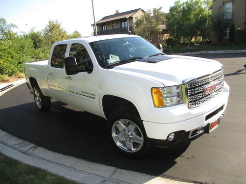 2013 gmc sierra denali 2500hd 4x4 duramax nav crew cab fully loaded only 6,800mi