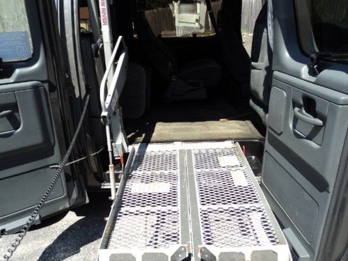 1995 Club Wagon HANDICAP CHAIR LIFT Dual A/C &Heat Runs & Looks Super NO RESERVE, image 2