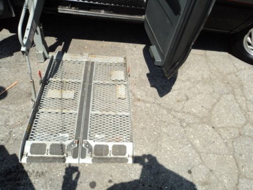 1995 Club Wagon HANDICAP CHAIR LIFT Dual A/C &Heat Runs & Looks Super NO RESERVE, image 4