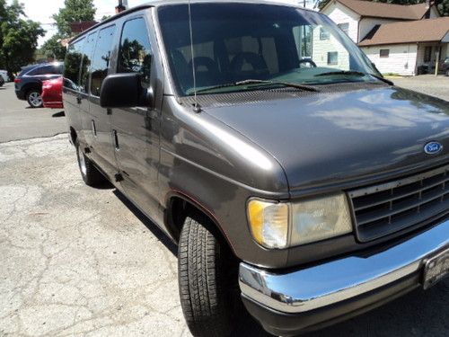 1995 Club Wagon HANDICAP CHAIR LIFT Dual A/C &Heat Runs & Looks Super NO RESERVE, image 17