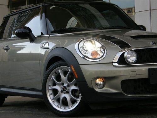 2010 mini cooper s only 66k miles leather pano roof manual usb/aux port clean