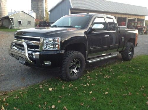 2010 chevy silverado 1500! flawless and one of a kind!