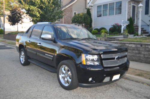 2012 chevrolet avalanche ls crew cab 4-door 5.3l **low hwy miles/$7k upgrades***