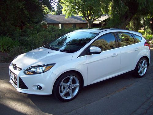 2013 ford focus titanium hatchback 4-door 2.0l