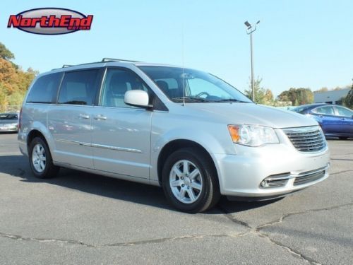 Power leather seats dvd stow n go dual power sliding doors 7 passenger