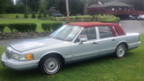 93 lincion towne ex ,full size ,rag top, low mileage ,silver ,classic, 4door