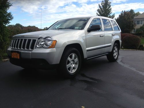 Grand cherokee laredo - 2008 4 wheel drive, moon roof, 6 cylinder