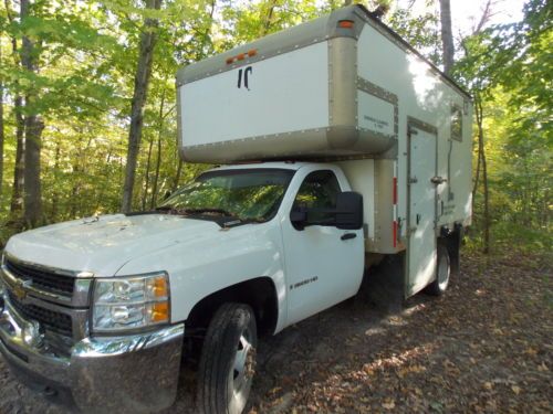 2009 silverado 3500 hd 4x4 duramax cab/chassis w/box and kubota diesel generator