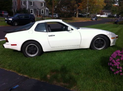 1983 porsche 944 base coupe 2-door 2.5l