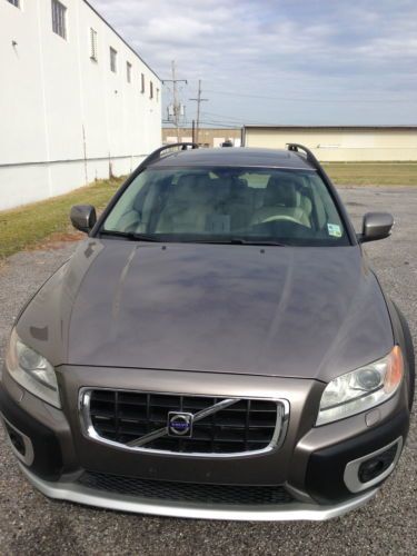 2008 volvo xc70 fully loaded with navigation and bluetooth