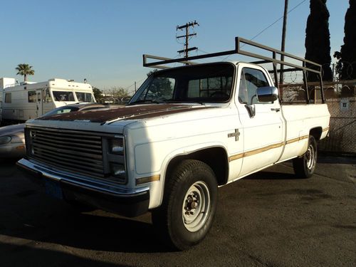 1985 chevy pick up, no reserve