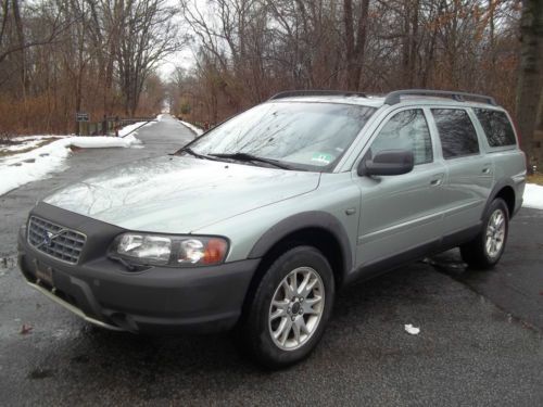 2004 volvo xc70 base wagon 4-door 2.5l