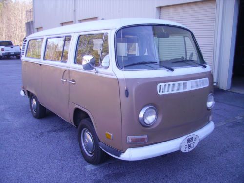 1972 VW Bay Window Bus With Sleeper Sofa 1600CC Engine New Tires  NO RESERVE WOW, image 3