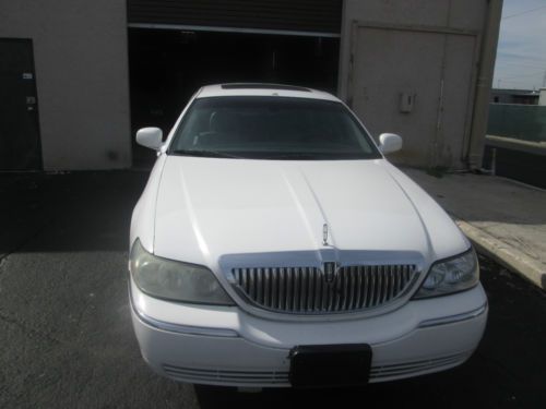 2006 town card sedan