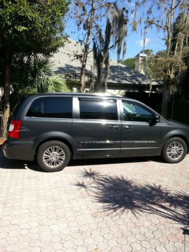 2011 chrysler town &amp; country limited mini passenger van 4-door 3.6l