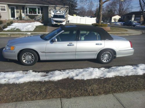 Lincoln towncar signature series 2000