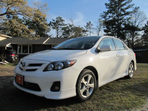 2013 toyota corolla s sedan 4-door 1.8l - like new *low miles**no reserve**